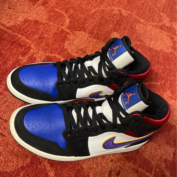 jordan mid lakers top 3